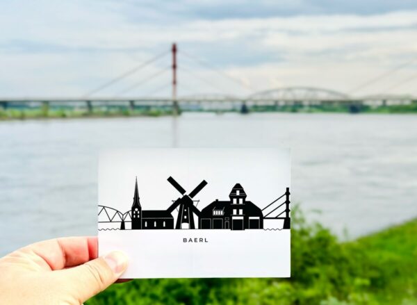 Foto am Rhein mit den Brücken im Hintergrund, Postkarte, Duisburg, Baerl, Skyline, Grafik, A42, Autobahn, Brücke, Haus-Knipp-Brücke, Eisenbahnbrücke, Lohmanns Mühle, Mühle, Feuerwehrturm, Freiwillige Feuerwehr Baerl, Löschzug 501